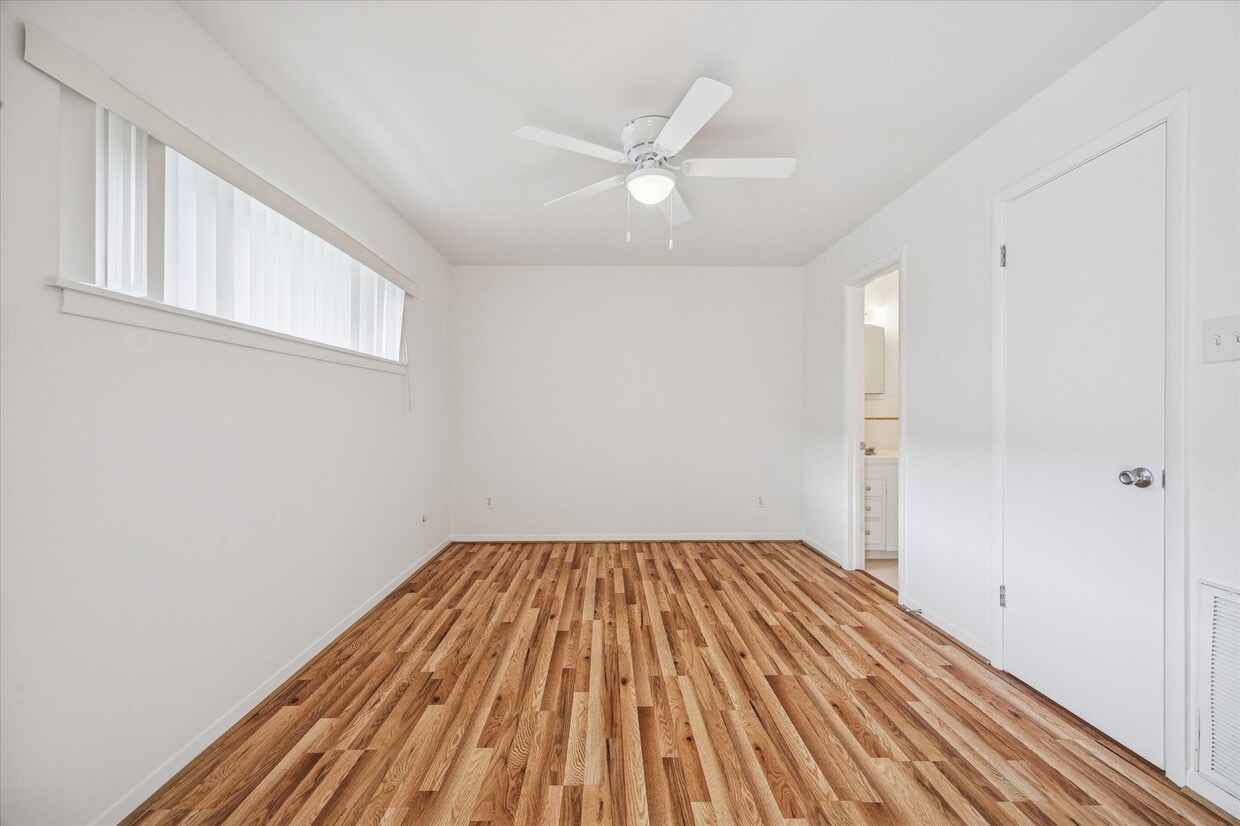 Building Photo - 3703 Roseland St