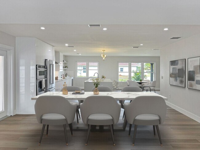 Foto del edificio - Fully Remodeled Snell Isle Luxury Home - A...