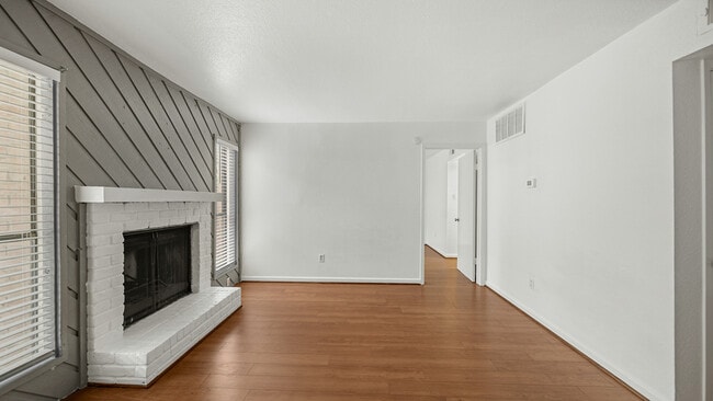 Foto del edificio - 2100 Wilcrest Dr