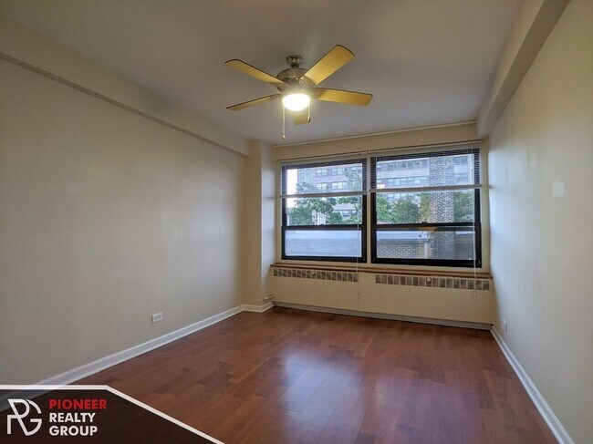 Foto del edificio - 4180 N Marine Dr
