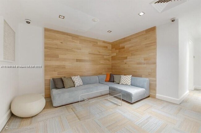 Building Photo - 951 Brickell Ave