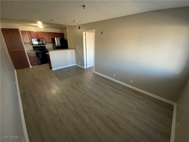 Foto del edificio - 1361 E University Ave.