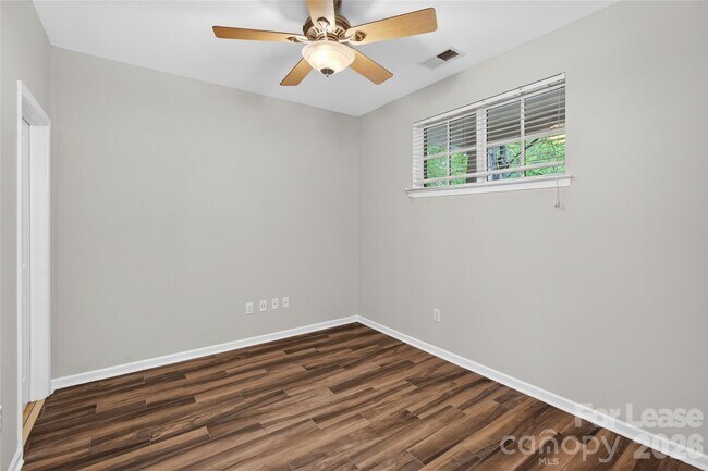 Foto del edificio - 1508 Walnut View Dr