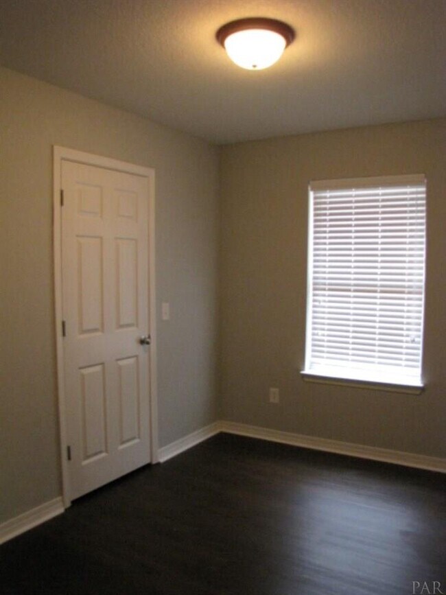 Foto del edificio - 8428 Walnut Ave
