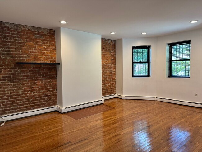 Foto del edificio - 390 Riverway