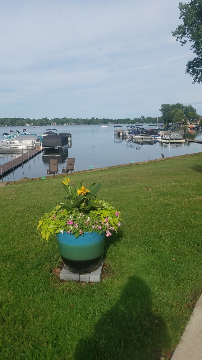 895 S Pontiac Trail Unit 304, Walled Lake, MI 48390 Condo for Rent in
