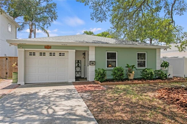 Building Photo - 508 Columbia Dr