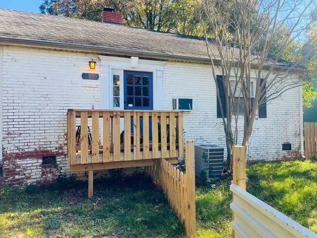 2 bed, 2 bath in LOSO. - 2 bed, 2 bath in LOSO. House