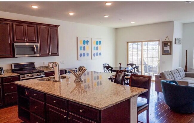 Foto del edificio - 49 Locks Farm Ln