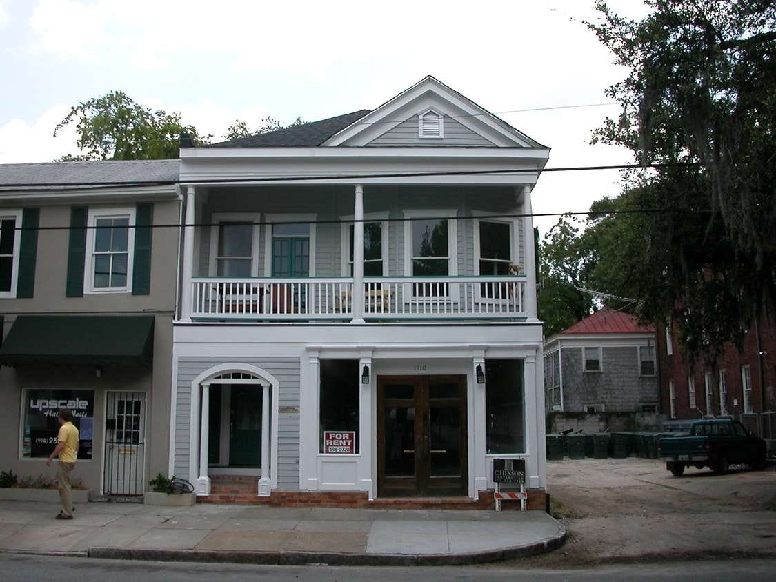 Primary Photo - 1706 Abercorn St