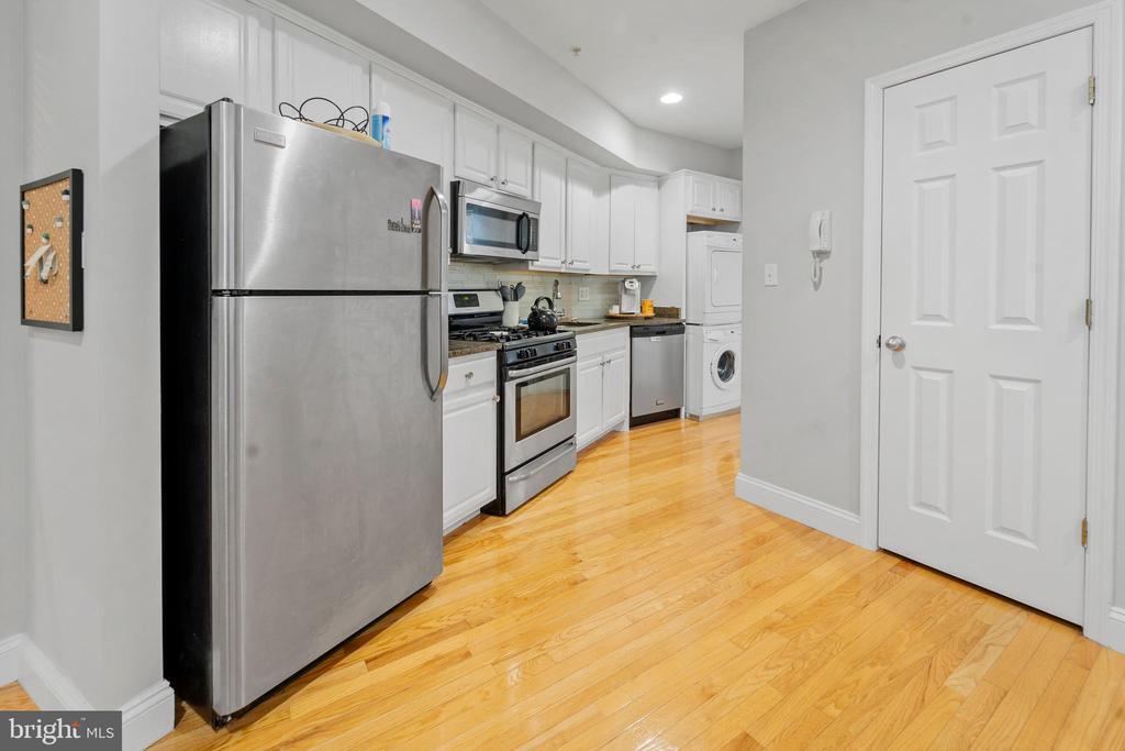 Foto principal - 1629 L St NE