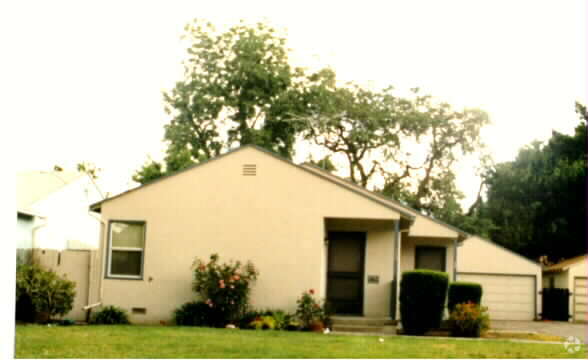 Building Photo - 13 Arrowhead Ln