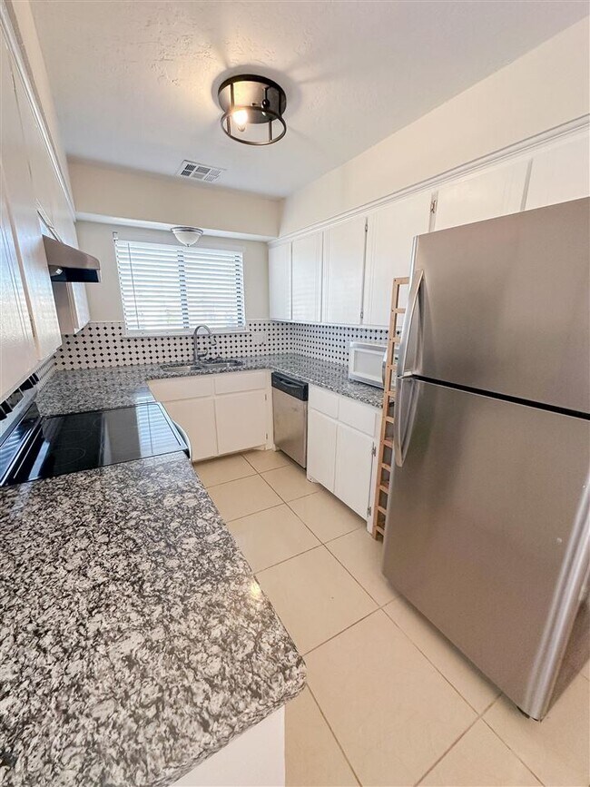 Foto del edificio - 2711 NE Euclid Ave