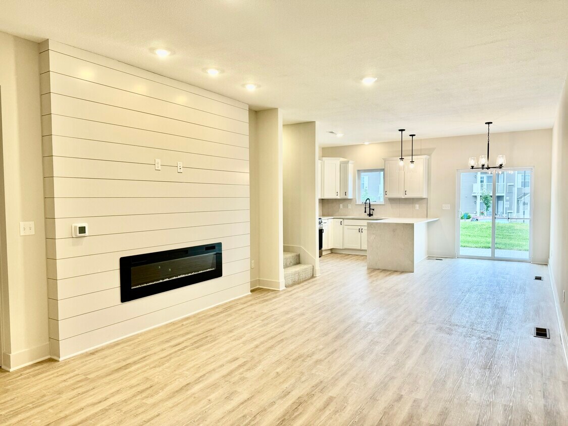 Sala de estar - 22912 W 72nd Ter