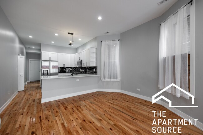 Foto del edificio - 3328 W Congress Pkwy