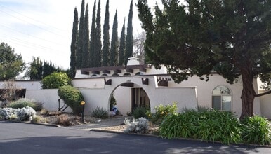 Building Photo - 1160 Silver Lake Dr