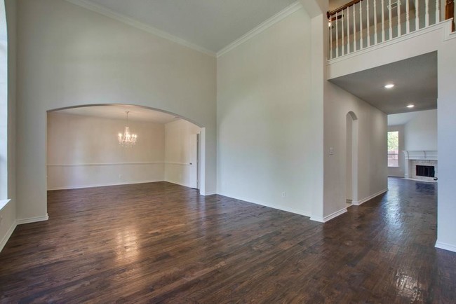 Building Photo - 3504 Spring Mountain Dr