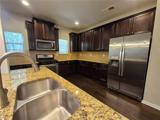 Building Photo - 3588 Woodshade Dr