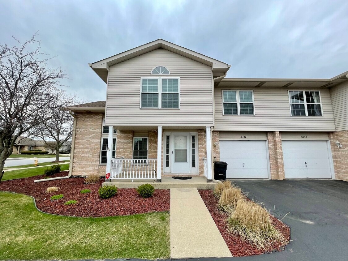 8122 160th St, Tinley Park, IL 60477 Townhome Rentals in Tinley Park