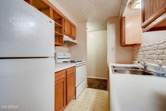 Building Photo - 2 br, 2 bath Townhome - 1200 N Luzerne Ave
