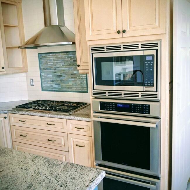 Foto del edificio - 7009 Wildrose Ter