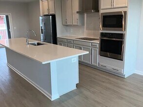 Building Photo - 807 Birchwood Hl Pl