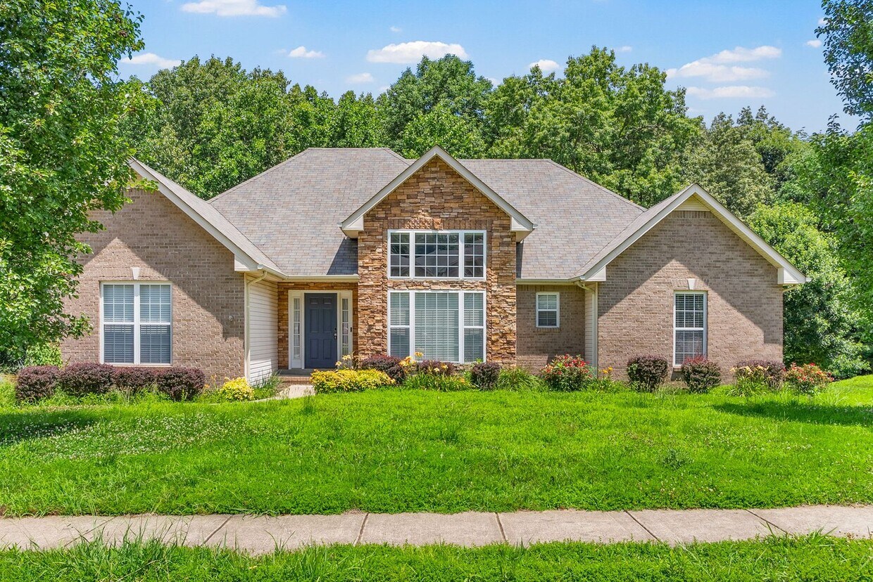 Foto principal - 3 Bedroom 3 Bath Pet Friendly Home For Ren...