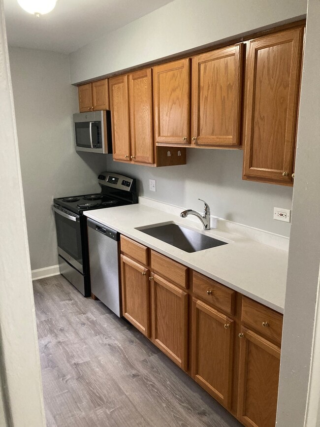 216-103 - 214-222 S Pine Ave