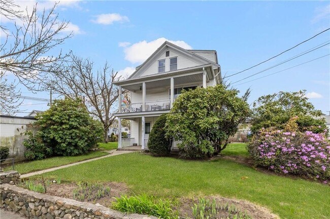 Building Photo - 1561 Cranston St