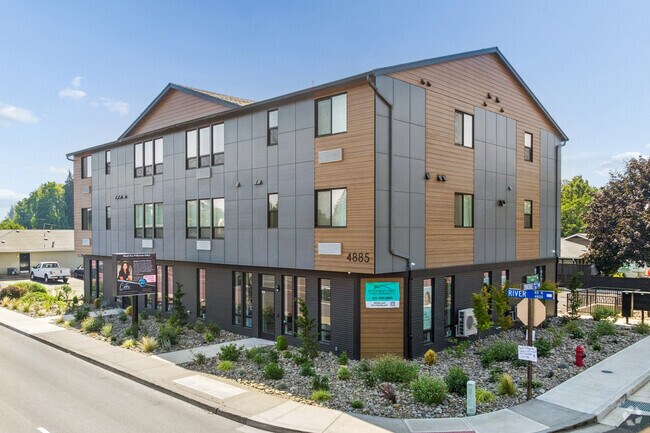 Exterior - 4885 River Rd N