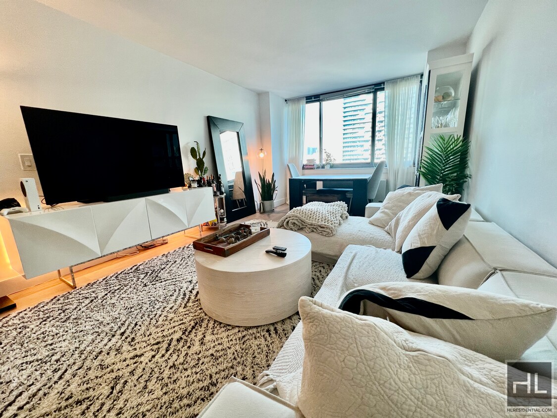Foto principal - Bright 2 Bed 2 Bath Renovated Kitchen I La...