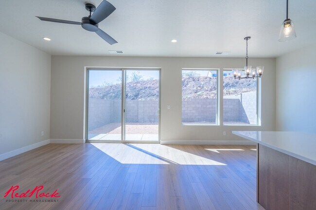 Building Photo - Stylish Townhome with Private Balcony – Do...