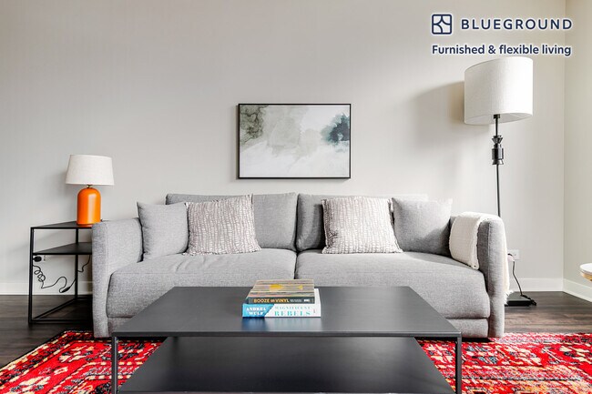 Building Photo - 77 W Huron St