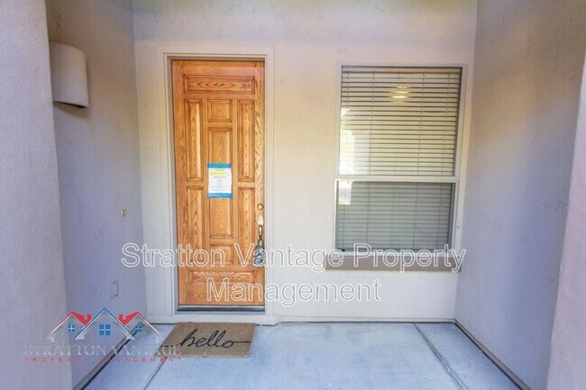 Building Photo - 2404 N Raven Cir