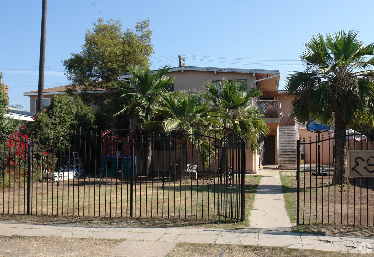 Primary Photo - 3545 44th St