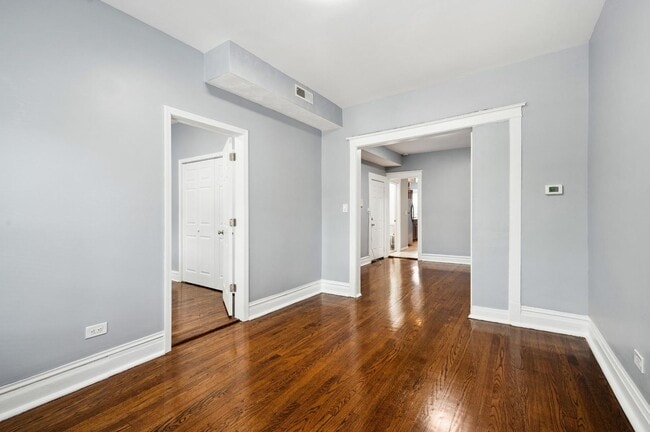 Photo - 1341 N Ashland Ave Apartment