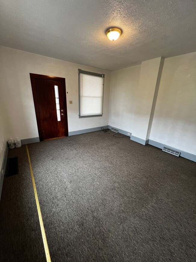 Building Photo - 21-23 Locust St