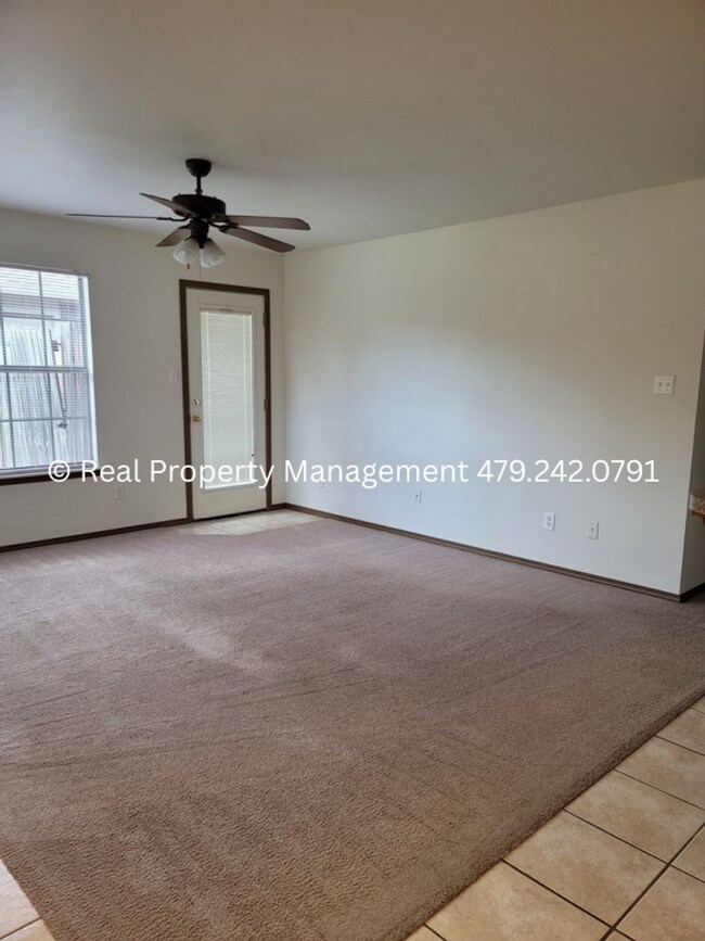 Foto del edificio - Beautiful Duplex for Rent in Van Buren - *...