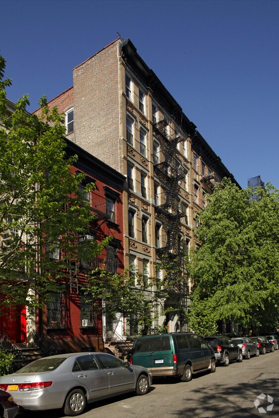Primary Photo - 254 E 7th St