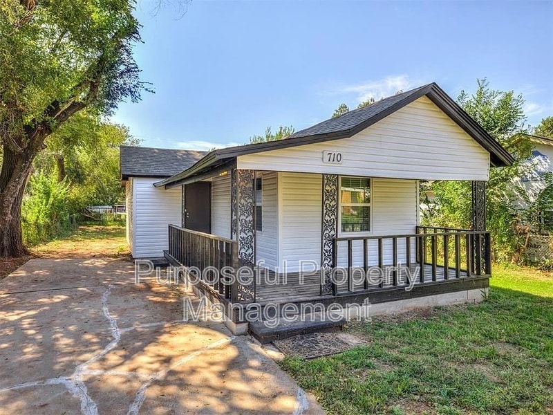 Primary Photo - 710 SE 34th St