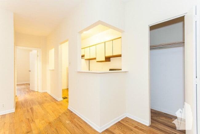 Foto del edificio - 930 W Roscoe St