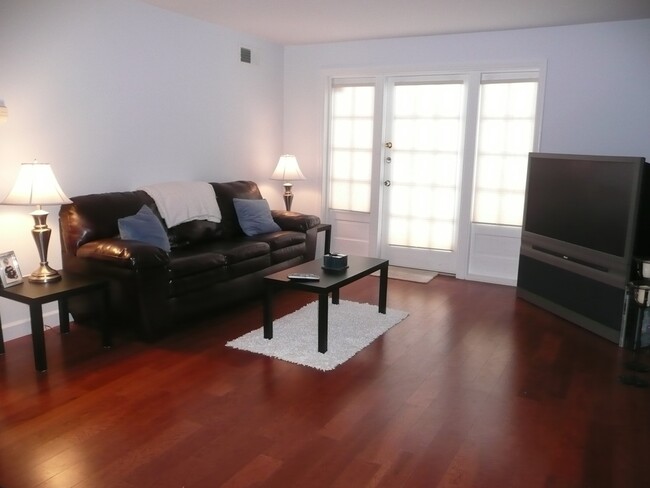 Foto del edificio - 970 Chatham Park Dr