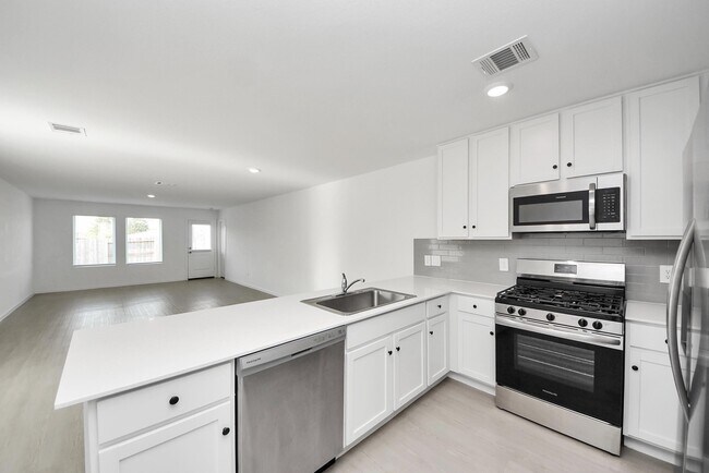 Building Photo - 248 Hazy Pnes Ln