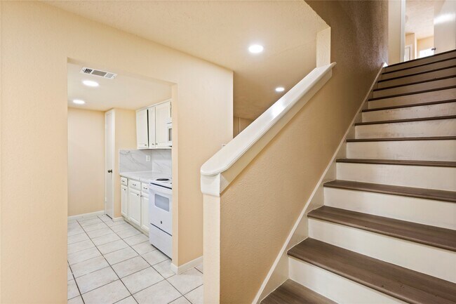 Foto del edificio - 5921 Arncliffe Dr