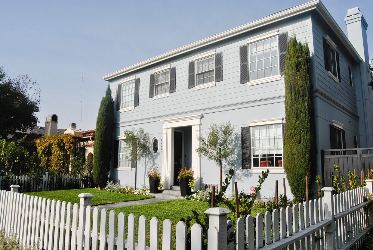 Foto principal - 10535 Ayres Ave
