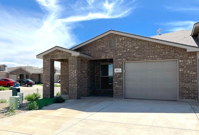 Building Photo - 3 Bedroom Townhome In Harvest Wolfforth!