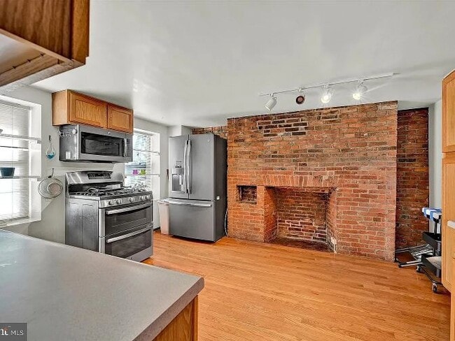 Cocina del primer piso - 1005 S Kenwood Ave