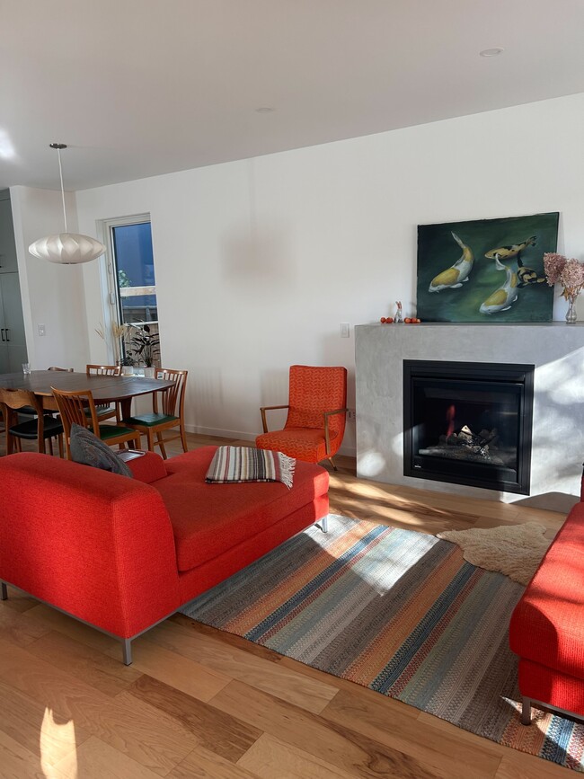 Building Photo - 1303-1315 15 St E