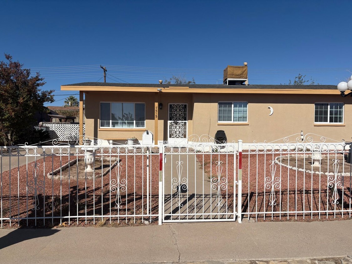 Foto principal - Home for Rent in the Lower Valley of El Paso