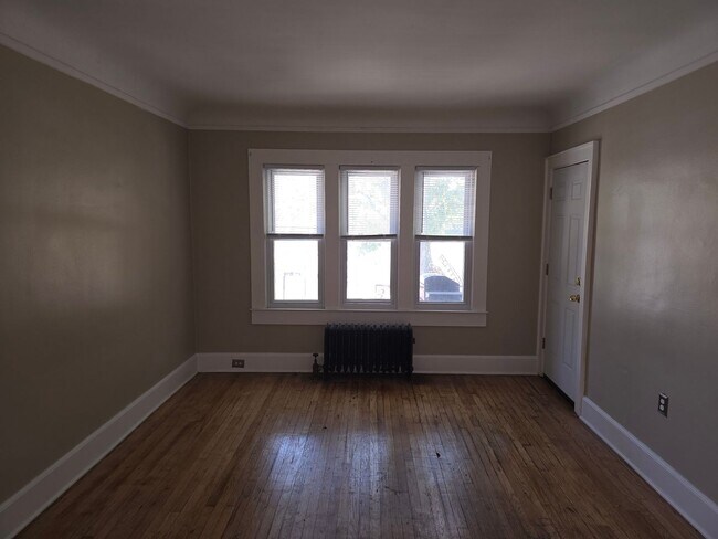 Building Photo - 837 Beaconsfield Ave